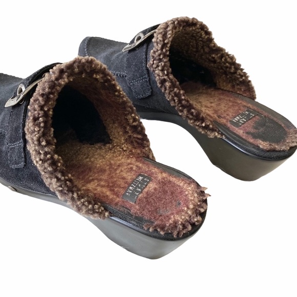 Stuart Weitzman ✦ Shearling Lined Suede Clog - Picture 5 of 10